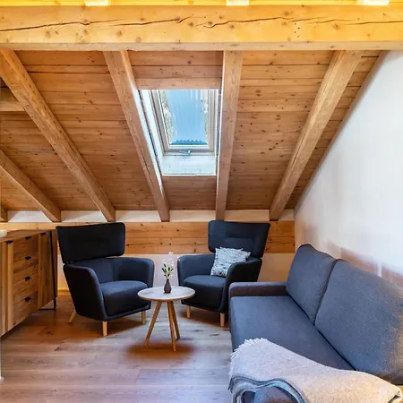 Alpview Loft شقة *